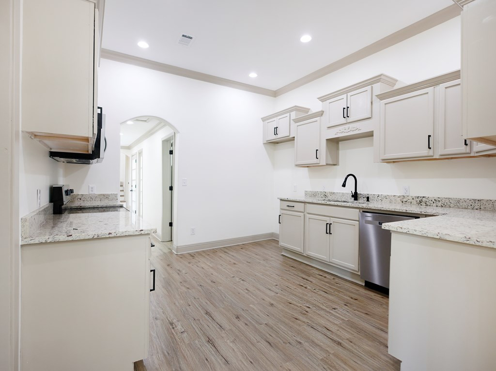 425 South Broadway Street McComb, MS 39648 - Photo 4 of 41 Photo 4