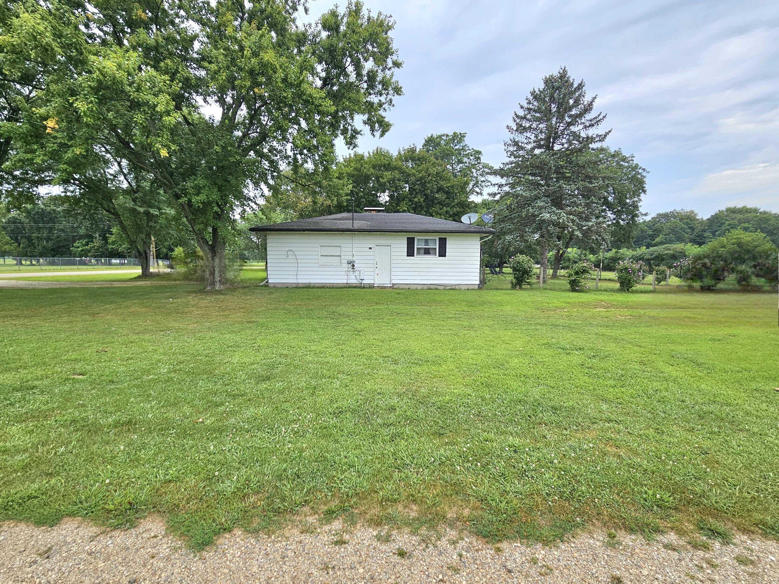 53765 Wilbur Road Three Rivers, MI 49093 - Photo 4 of 28 20240815_092001
