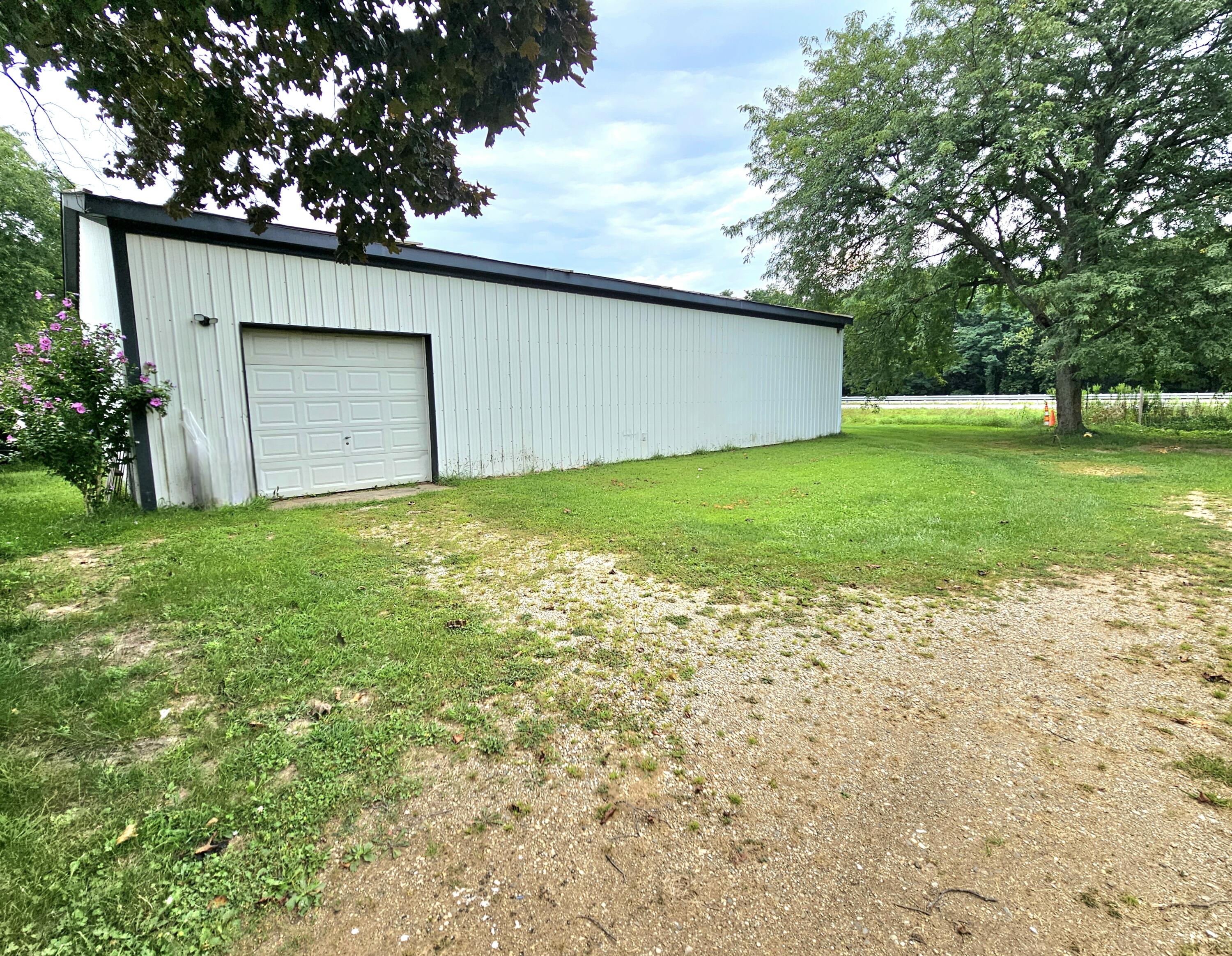 53765 Wilbur Road Three Rivers, MI 49093 - Photo 7 of 28 20240815_092112