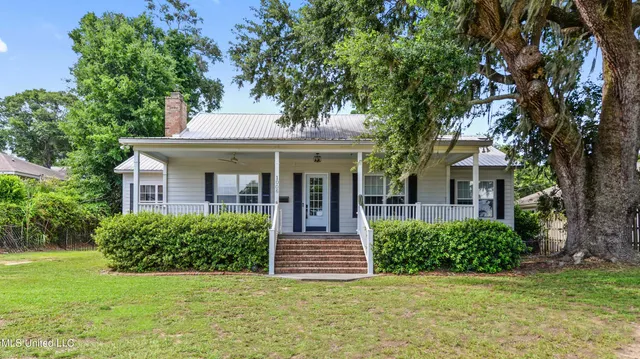 $695,000 | 1006 Beach Boulevard, Biloxi, MS 39530