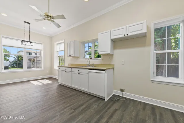 $695,000 | 1006 Beach Boulevard, Biloxi, MS 39530