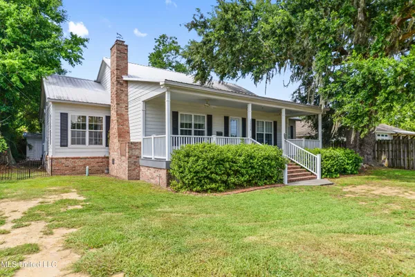 $695,000 | 1006 Beach Boulevard, Biloxi, MS 39530