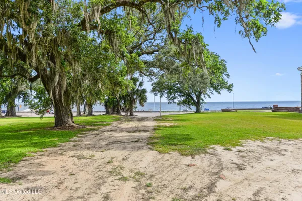 $695,000 | 1006 Beach Boulevard, Biloxi, MS 39530