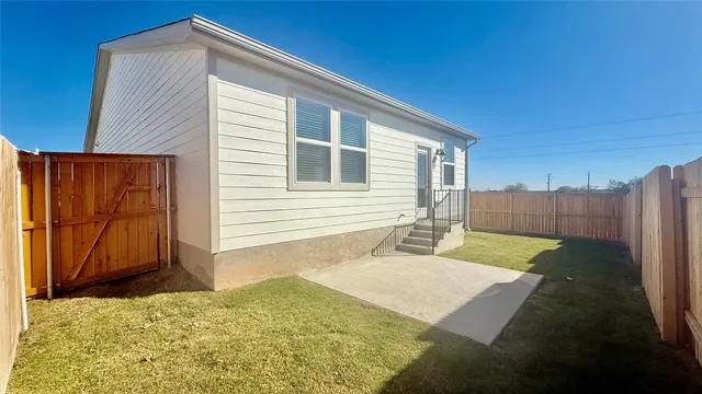 $1,795 | 201 Firefox Way, Jarrell, TX 76537