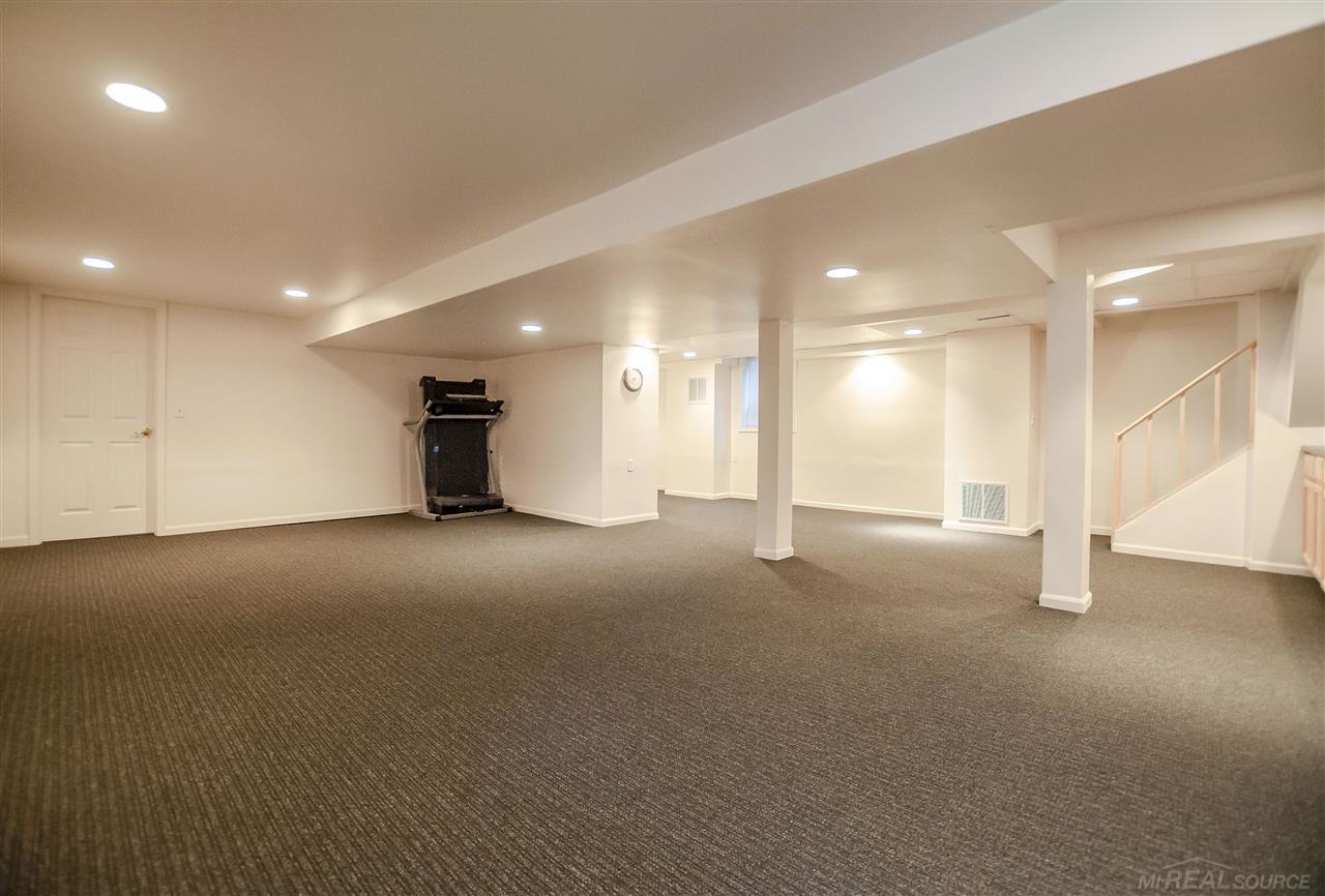 436 Barclay Road Grosse Pointe, MI 48236 - Photo 32 of 44 31362265-31.JPG