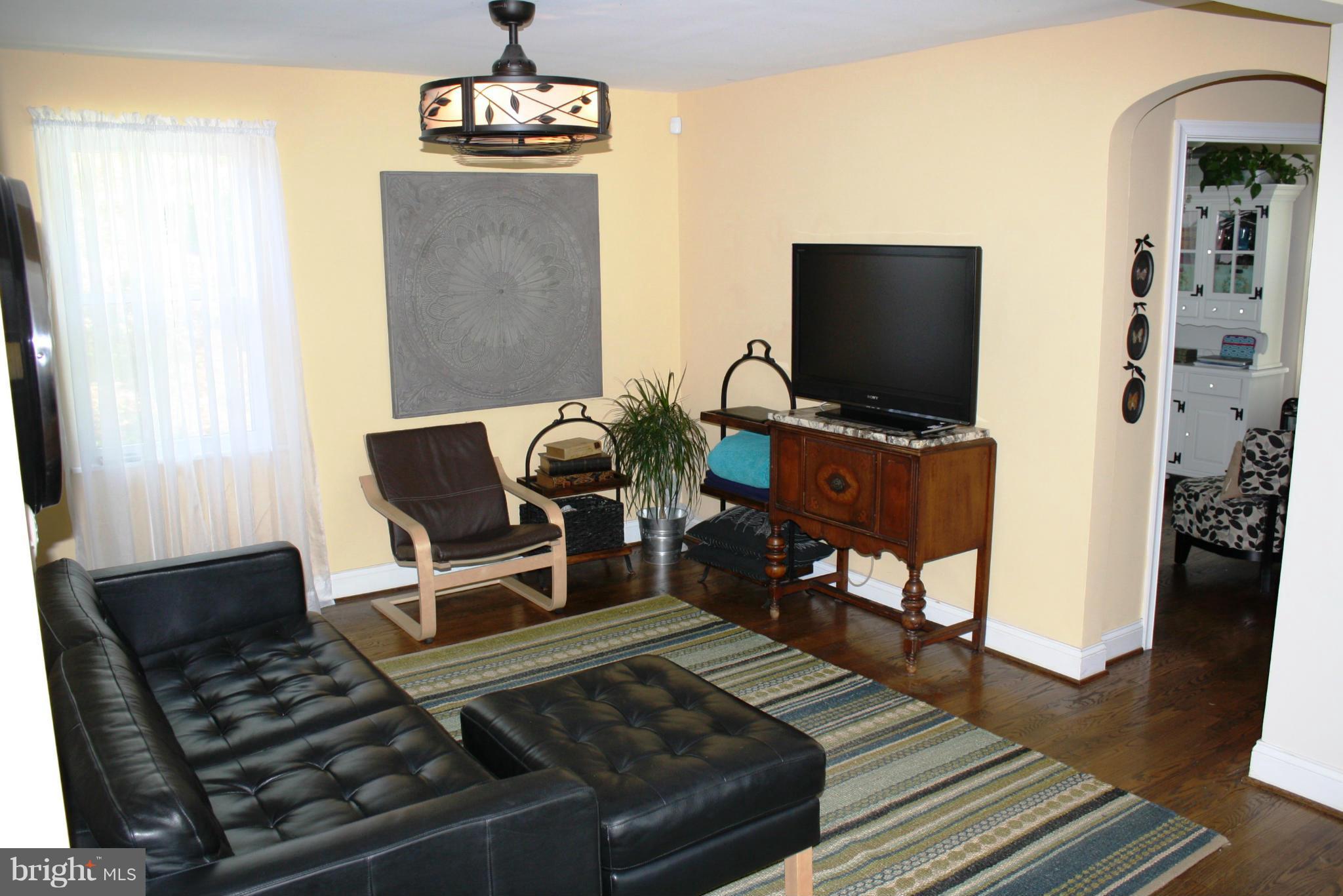 8025 Ridgely Oak Road Baltimore, MD 21234 - Photo 13 of 30 Living Room