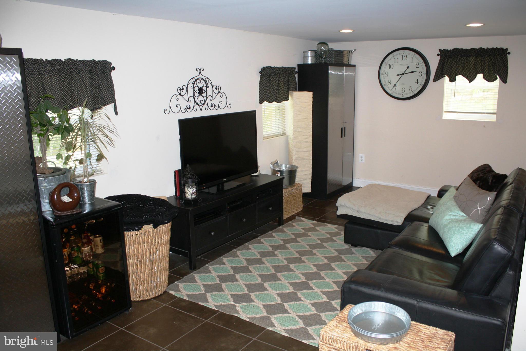 8025 Ridgely Oak Road Baltimore, MD 21234 - Photo 24 of 30 Family Room