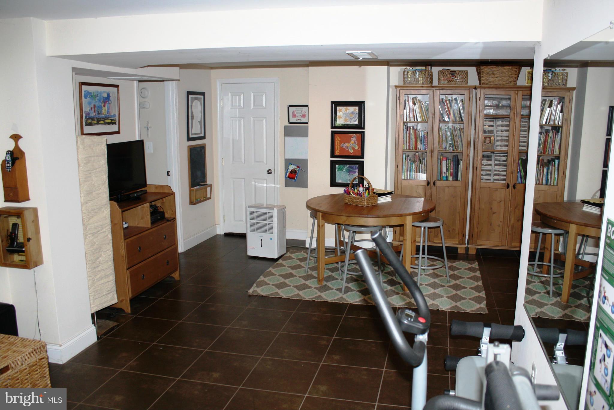 8025 Ridgely Oak Road Baltimore, MD 21234 - Photo 25 of 30 Family Room