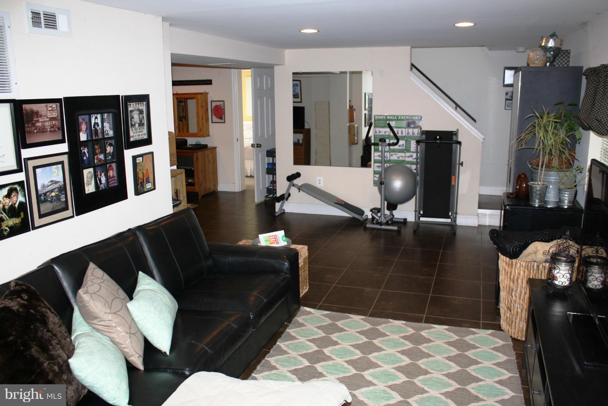 8025 Ridgely Oak Road Baltimore, MD 21234 - Photo 26 of 30 Family Room