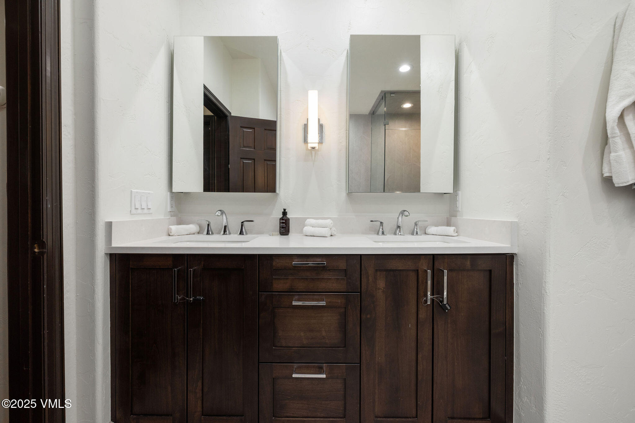 73 Dakota Park Edwards, CO 81632 - Photo 8 of 18 73_dakota_interior_primary_bath_b