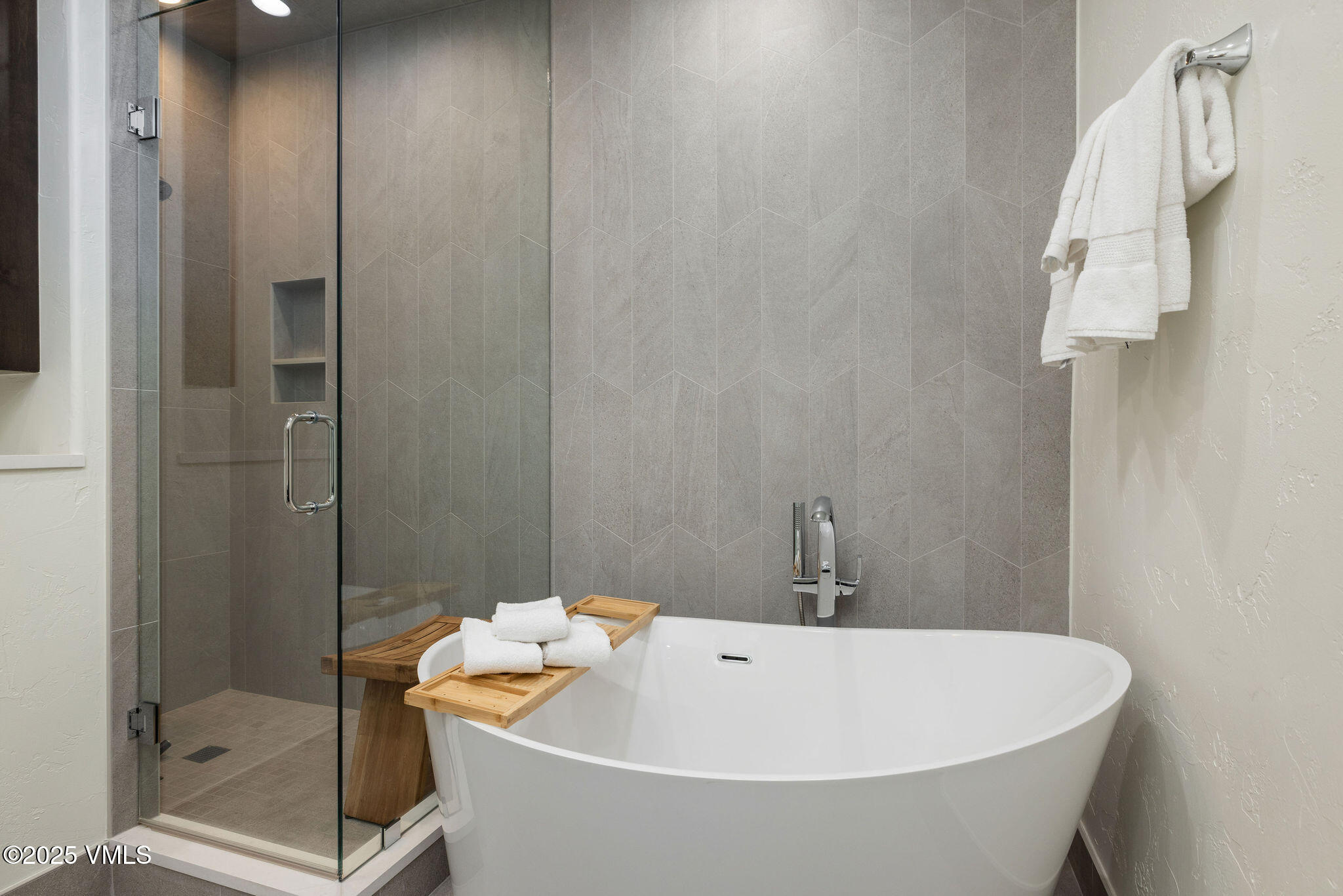 73 Dakota Park Edwards, CO 81632 - Photo 9 of 18 73_dakota_interior_primary_bath_a