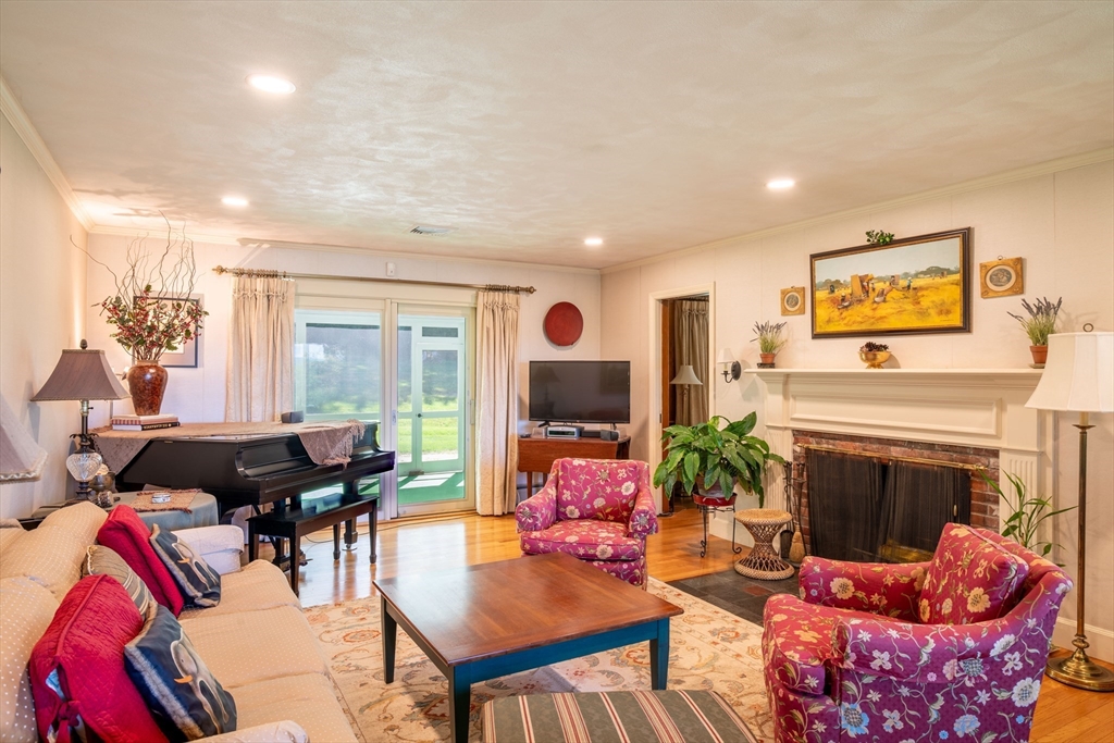 1196 Florence Road Northampton, MA 01062 - Photo 14 of 40
