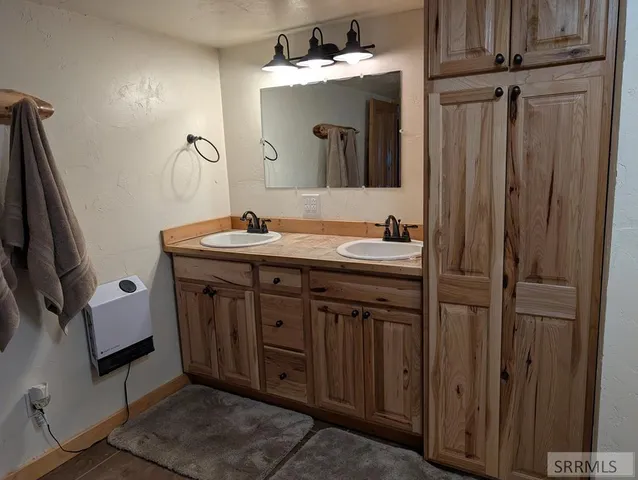 $850,000 | 3235 South 5000 West, Driggs, ID 83422