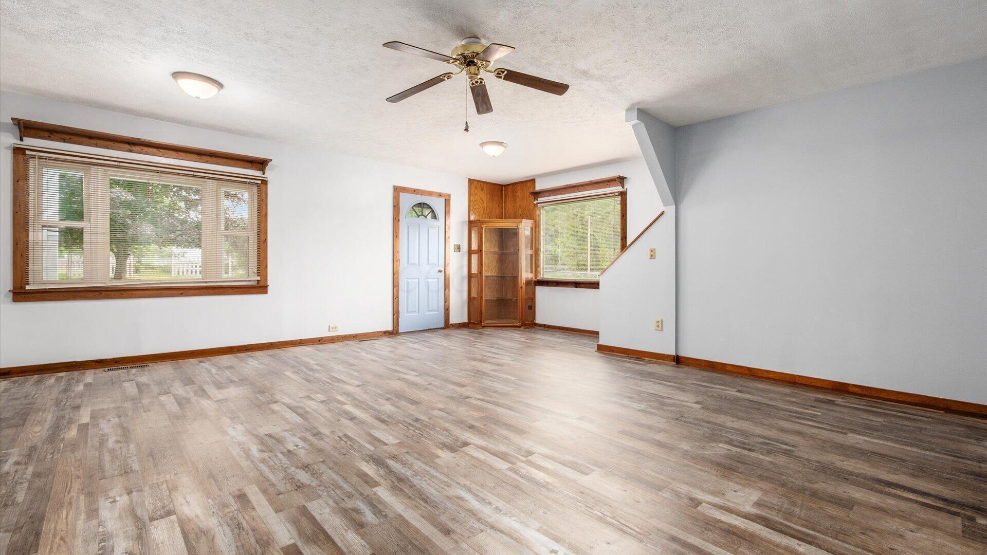 168 Waterworks Road Newark, OH 43055 - Photo 5 of 36 Living Room