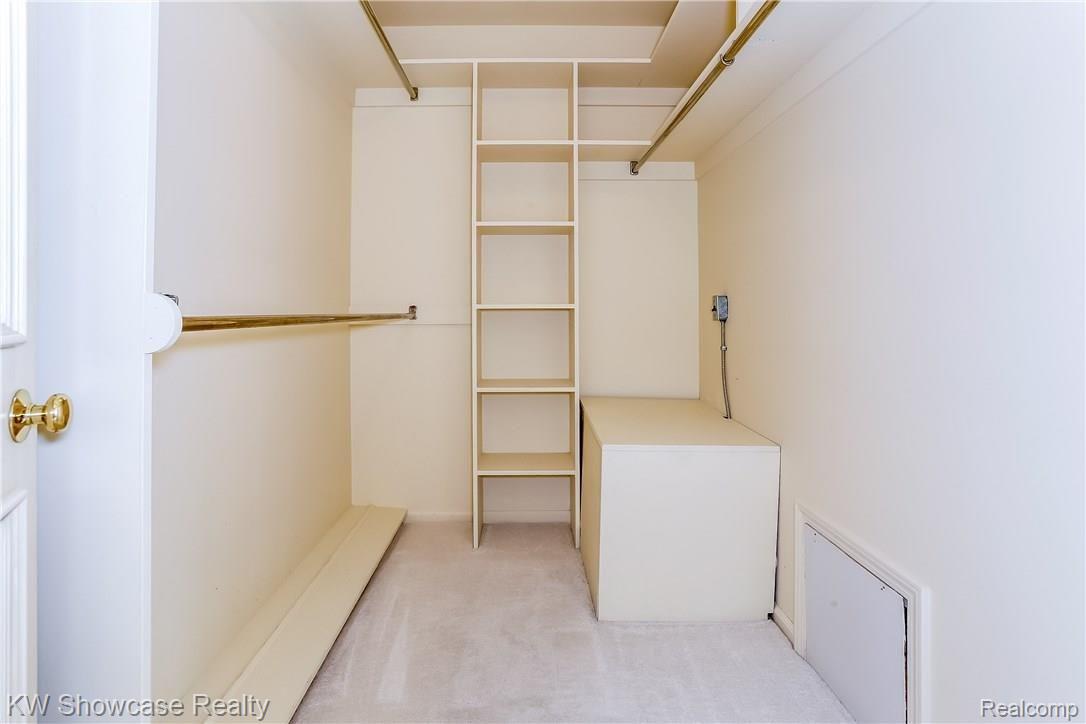 1900 East Vly Road Bloomfield Hills, MI 48304 - Photo 49 of 68 Walk In Closet off Master Bath
