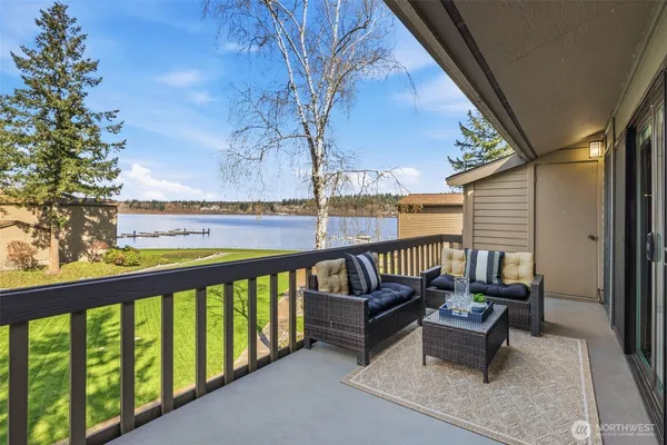 $1,150,000 | 17434 Northeast 40th Place, Unit C5, Redmond, WA 98052