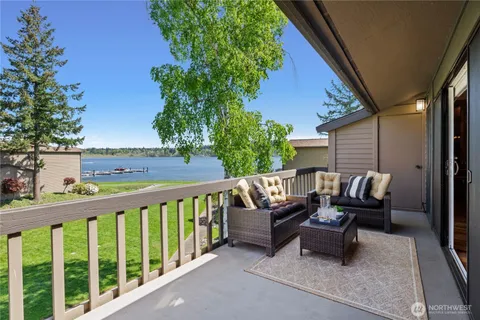 $1,145,000 | 17434 Northeast 40th Place, Unit C5, Redmond, WA 98052