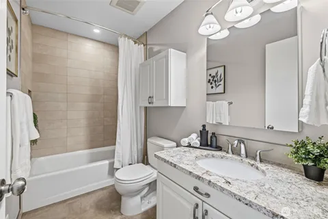 $1,150,000 | 17434 Northeast 40th Place, Unit C5, Redmond, WA 98052