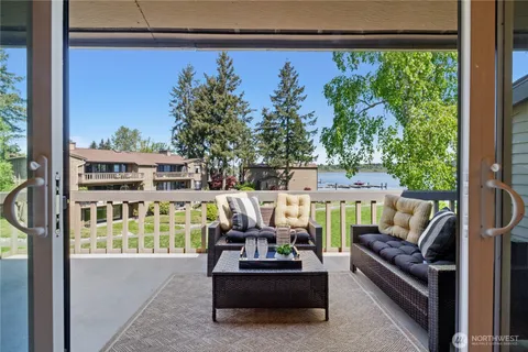 $1,145,000 | 17434 Northeast 40th Place, Unit C5, Redmond, WA 98052