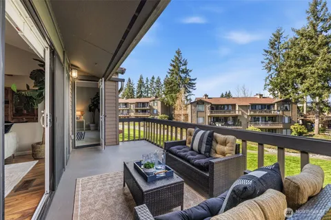 $1,145,000 | 17434 Northeast 40th Place, Unit C5, Redmond, WA 98052