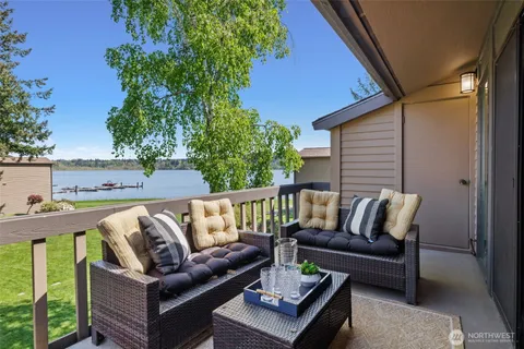 $1,145,000 | 17434 Northeast 40th Place, Unit C5, Redmond, WA 98052