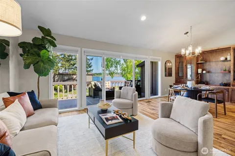 $1,145,000 | 17434 Northeast 40th Place, Unit C5, Redmond, WA 98052