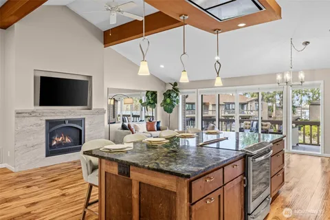 $1,145,000 | 17434 Northeast 40th Place, Unit C5, Redmond, WA 98052