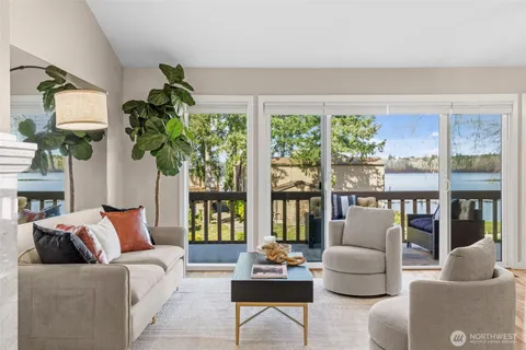 $1,150,000 | 17434 Northeast 40th Place, Unit C5, Redmond, WA 98052