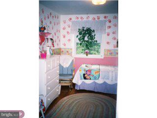 546 Brookwood Road Wayne, PA 19087 - Photo 5 of 6 a bedroom with a bed and a couch