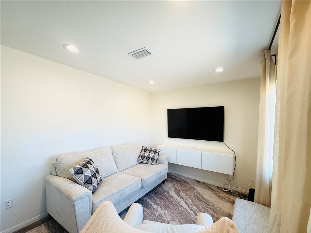 14080 Mohawk Road Apple Valley, CA 92307 - Photo 4 of 26 Recessed Lighting