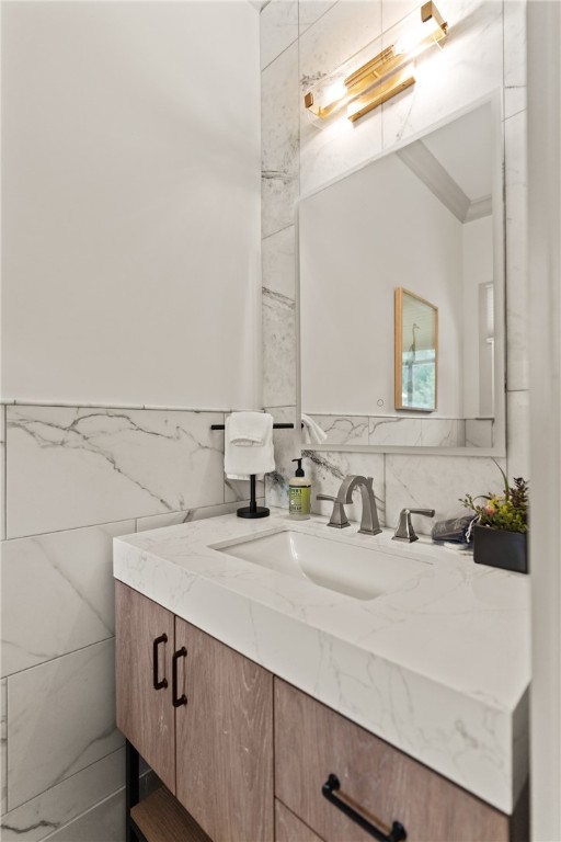 1017 Ocean View Avenue St. Simons Island, GA 31522 - Photo 15 of 59 Main Level Powder Room