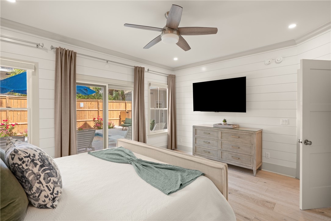 1017 Ocean View Avenue St. Simons Island, GA 31522 - Photo 17 of 59 Main Level Primary Bed Room