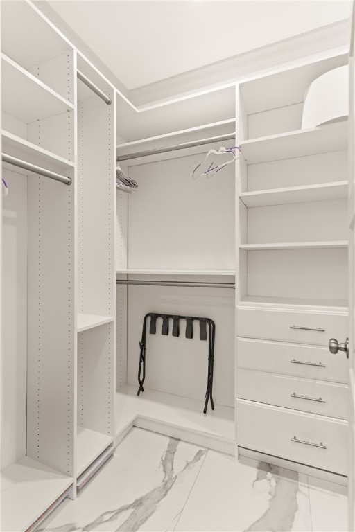 1017 Ocean View Avenue St. Simons Island, GA 31522 - Photo 20 of 59 Main Level Primary Closet