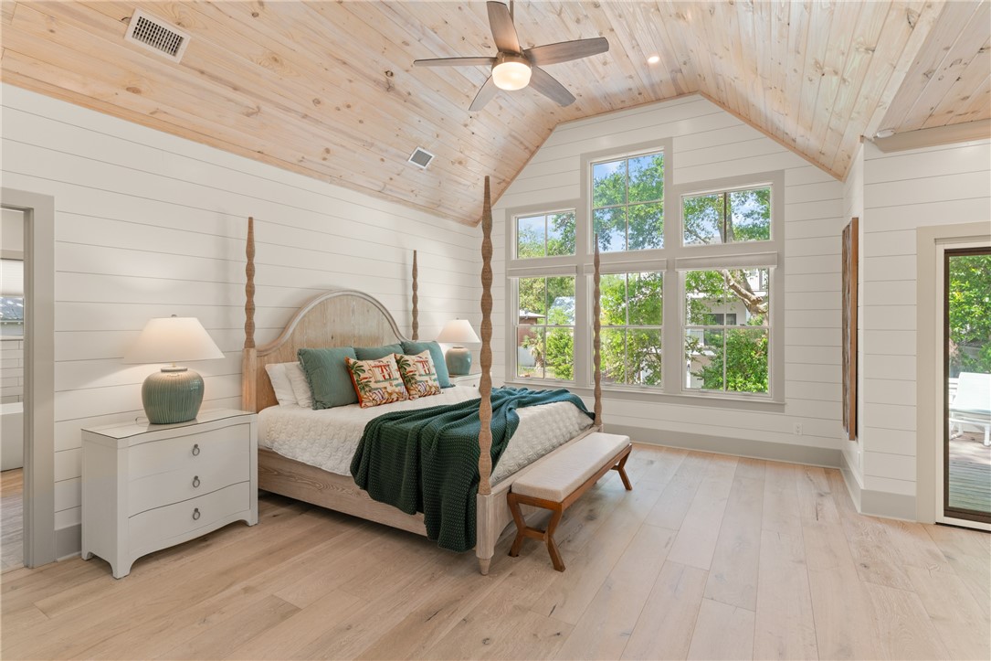 1017 Ocean View Avenue St. Simons Island, GA 31522 - Photo 28 of 59 Upstairs Primary Bedroom