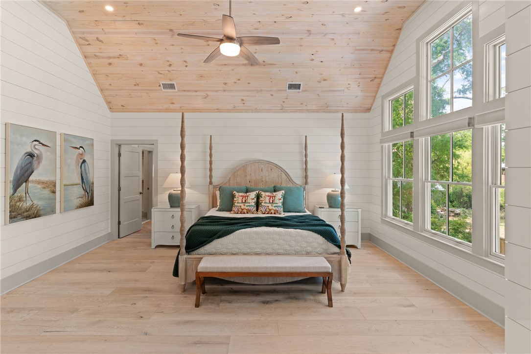 1017 Ocean View Avenue St. Simons Island, GA 31522 - Photo 29 of 59 Upstairs Primary Bedroom