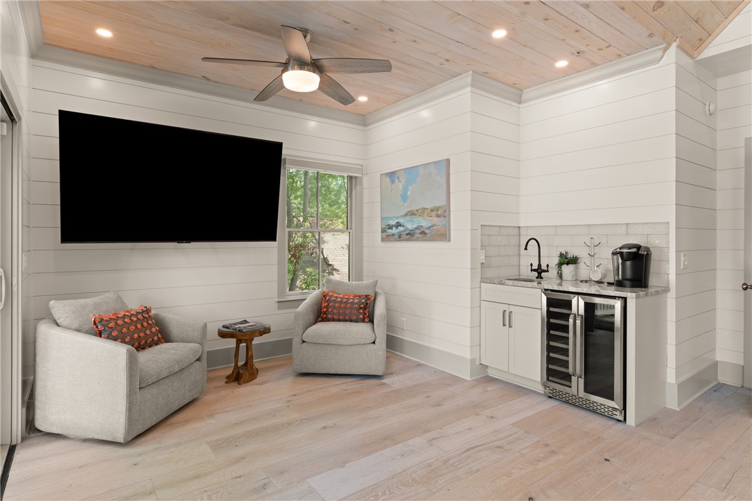 1017 Ocean View Avenue St. Simons Island, GA 31522 - Photo 31 of 59 Upstairs Primary Bedroom Sitting Area
