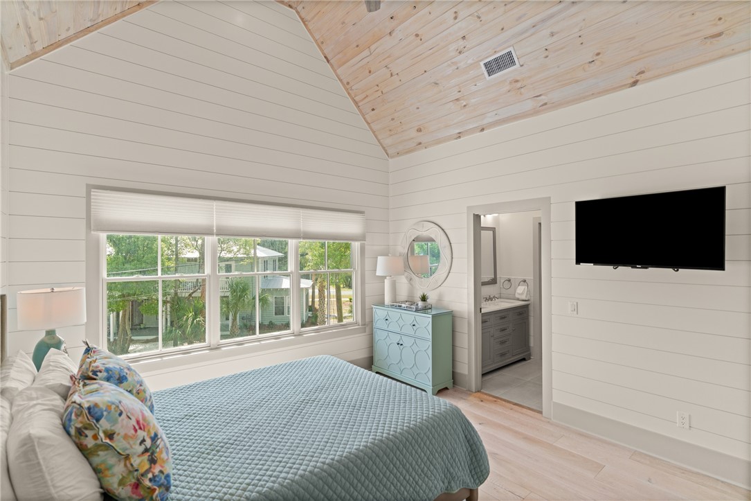 1017 Ocean View Avenue St. Simons Island, GA 31522 - Photo 40 of 59 Upstairs Secondary Bedroom