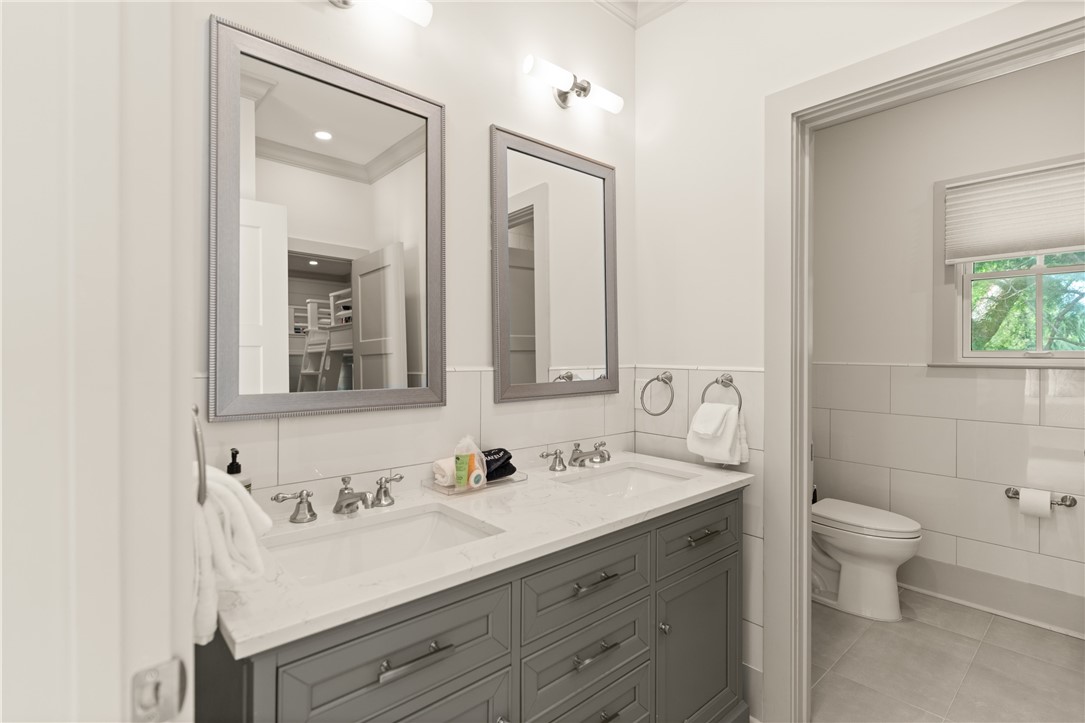 1017 Ocean View Avenue St. Simons Island, GA 31522 - Photo 41 of 59 Upstairs Secondary Bath