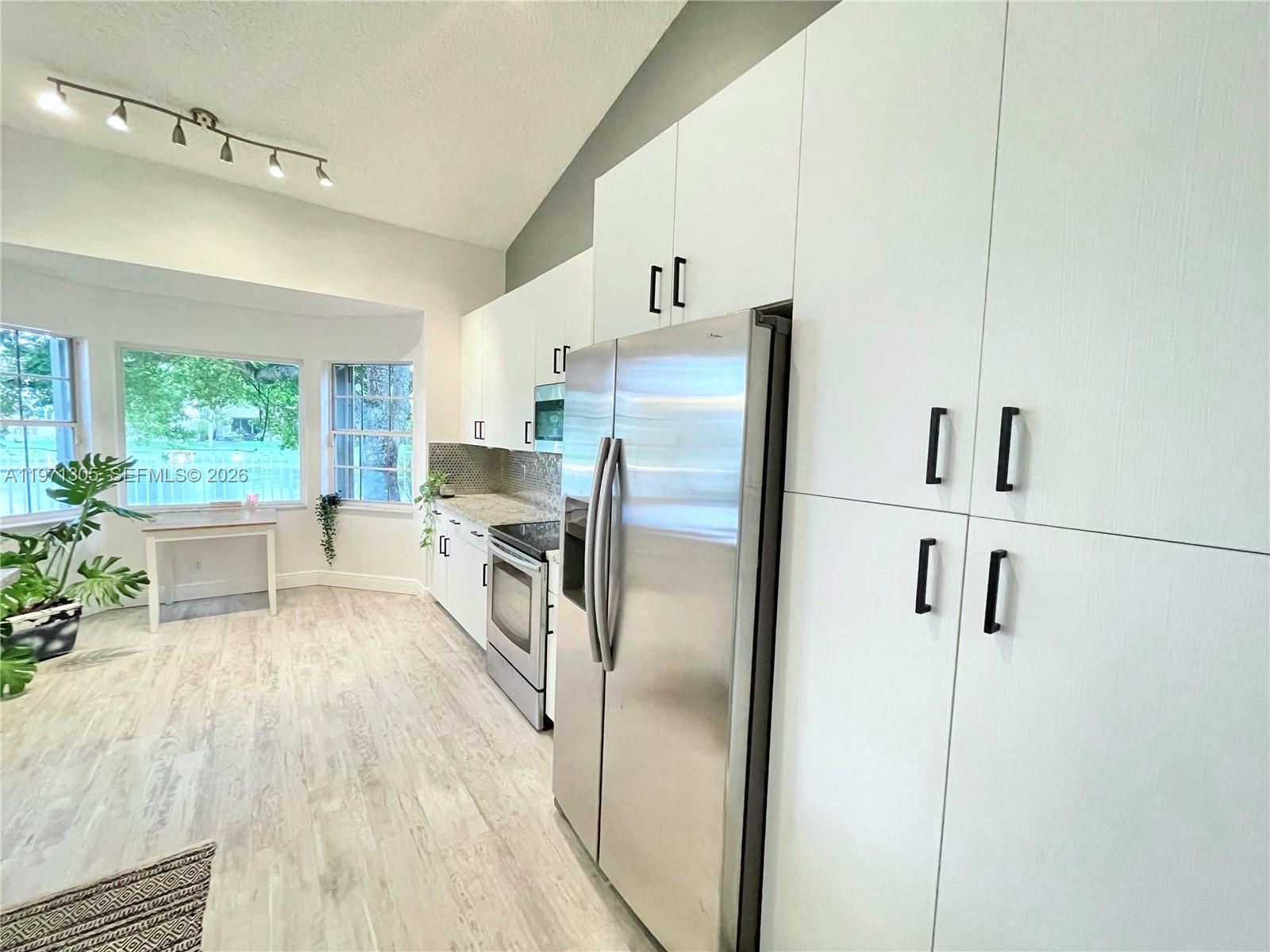 1540 Seabay Road Weston, FL 33326 - Photo 11 of 32