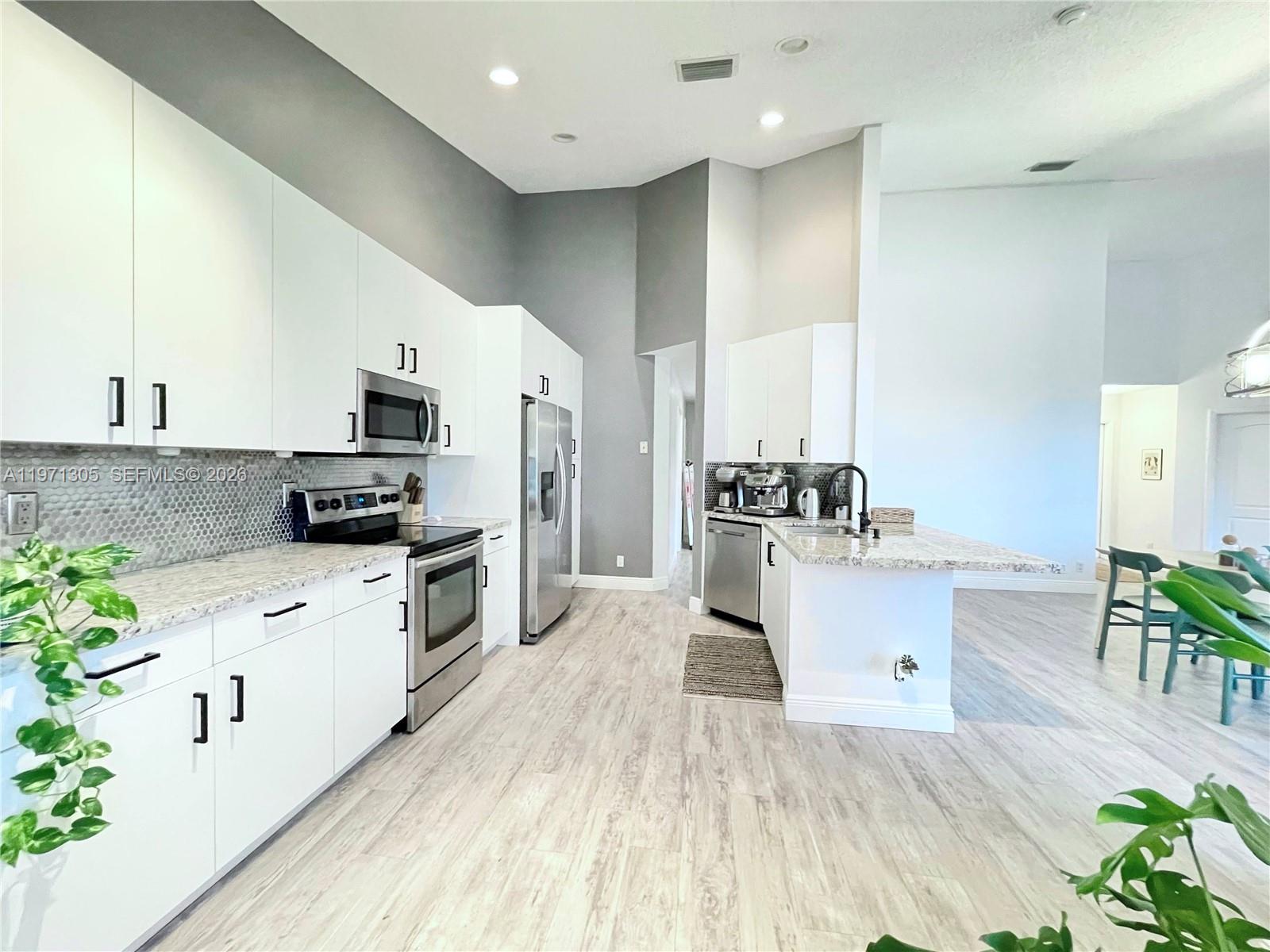 1540 Seabay Road Weston, FL 33326 - Photo 15 of 32