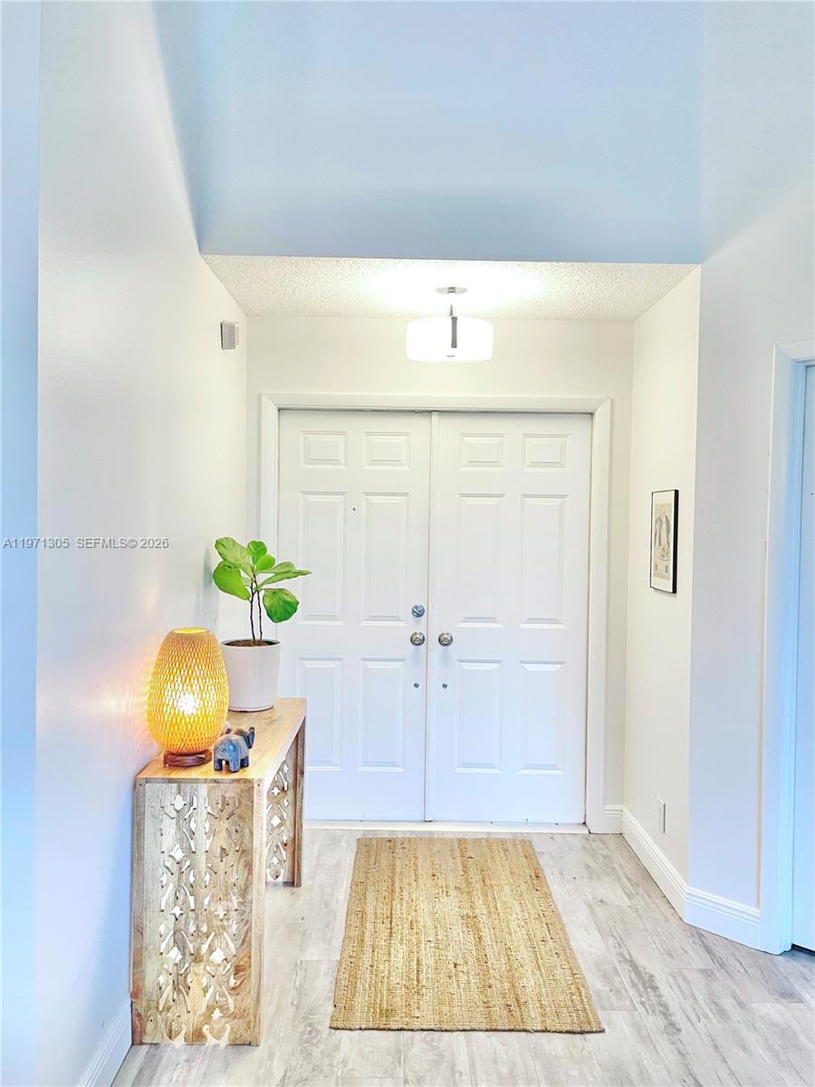 1540 Seabay Road Weston, FL 33326 - Photo 5 of 32