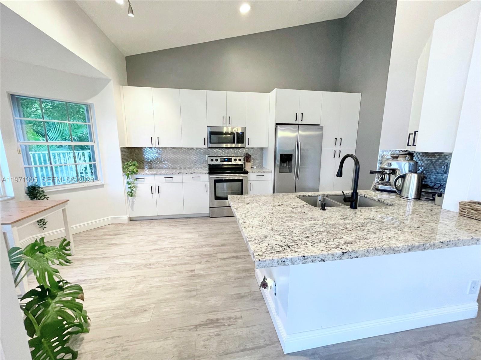 1540 Seabay Road Weston, FL 33326 - Photo 9 of 32