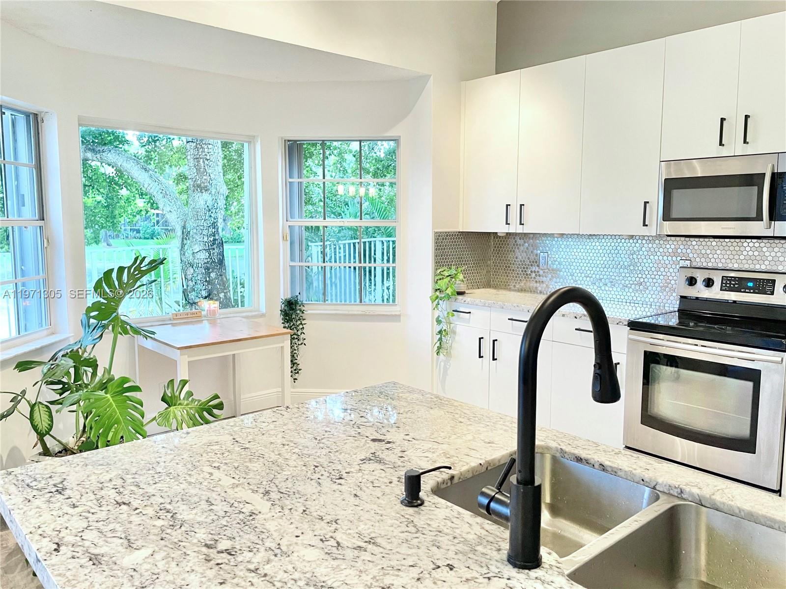 1540 Seabay Road Weston, FL 33326 - Photo 10 of 32