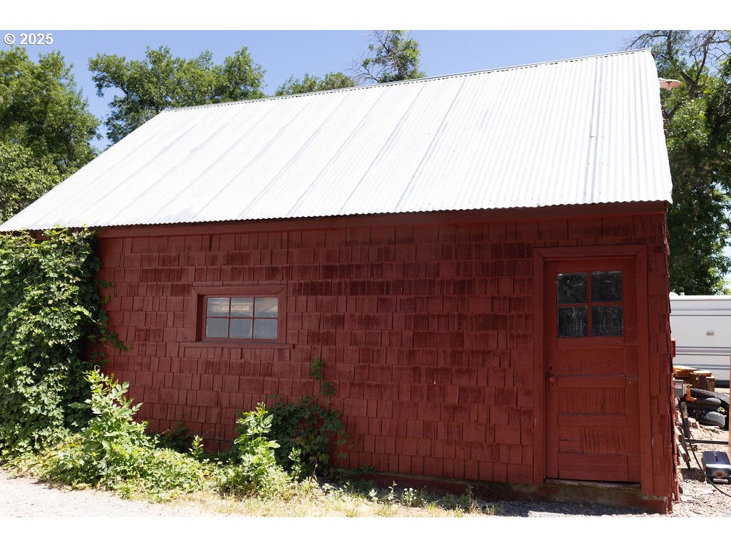 57881 Godley Road Union, OR 97883 - Photo 35 of 44 Garage