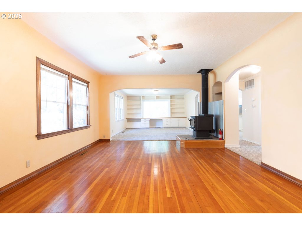 57881 Godley Road Union, OR 97883 - Photo 7 of 44 Living Room