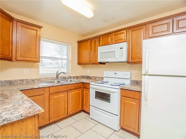$900 | 733 Booker Avenue, Unit 2, Sebring, FL 33870