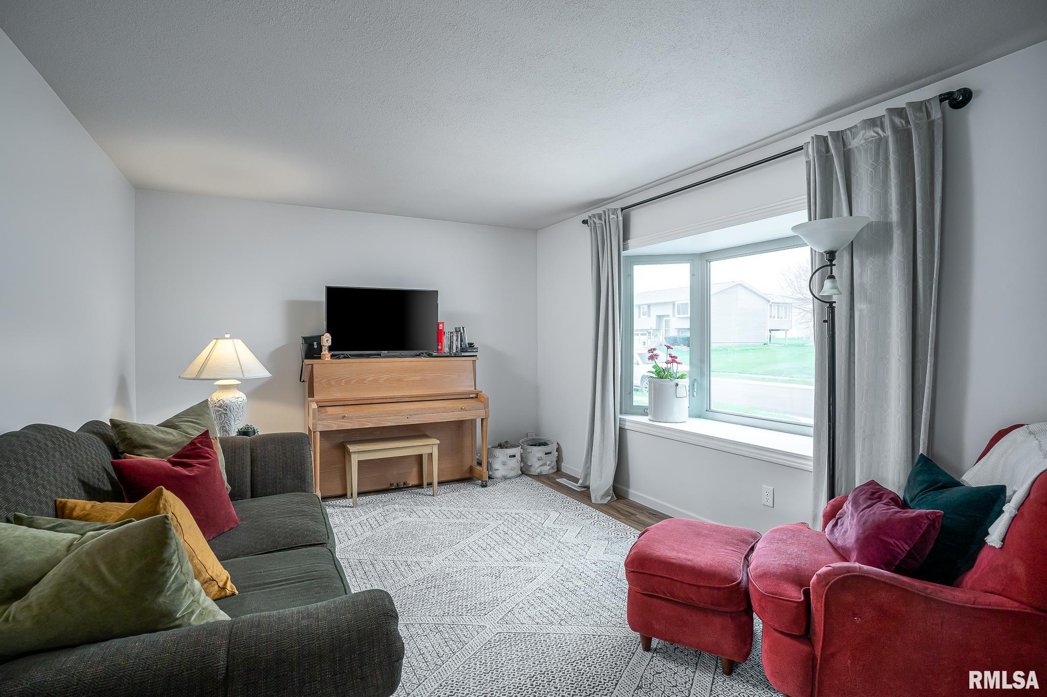 6404 Appomattox Road Davenport, IA 52806 - Photo 4 of 14 Gallery Image 4