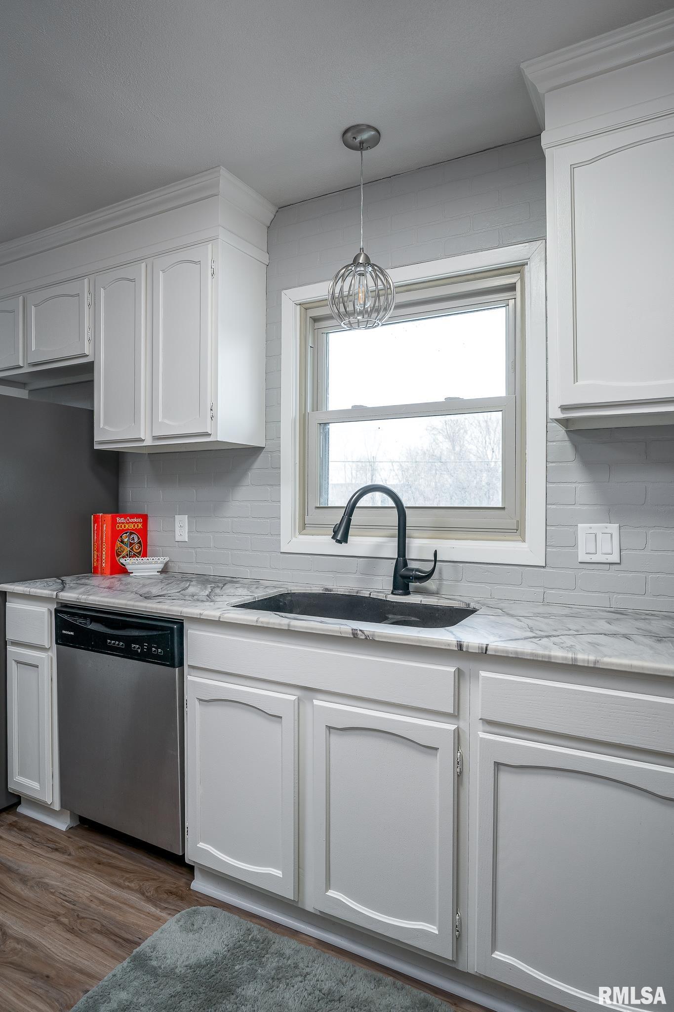 6404 Appomattox Road Davenport, IA 52806 - Photo 7 of 14 Gallery Image 7
