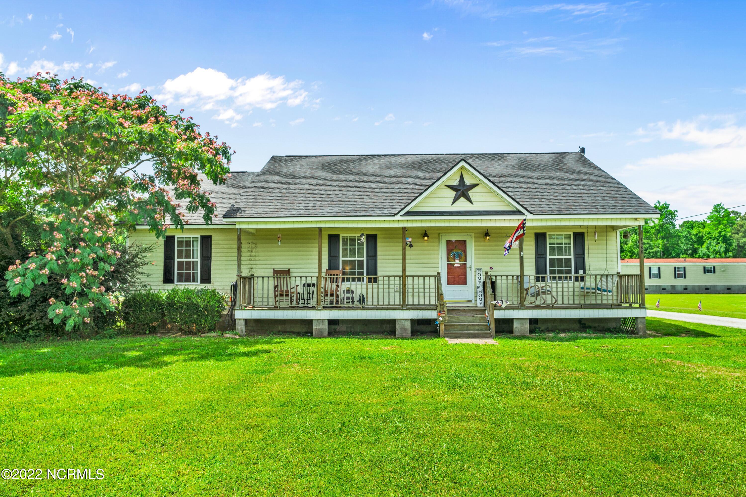 1388 Deppe Loop Road Maysville, NC 28555 - Photo 1 of 29 Front view