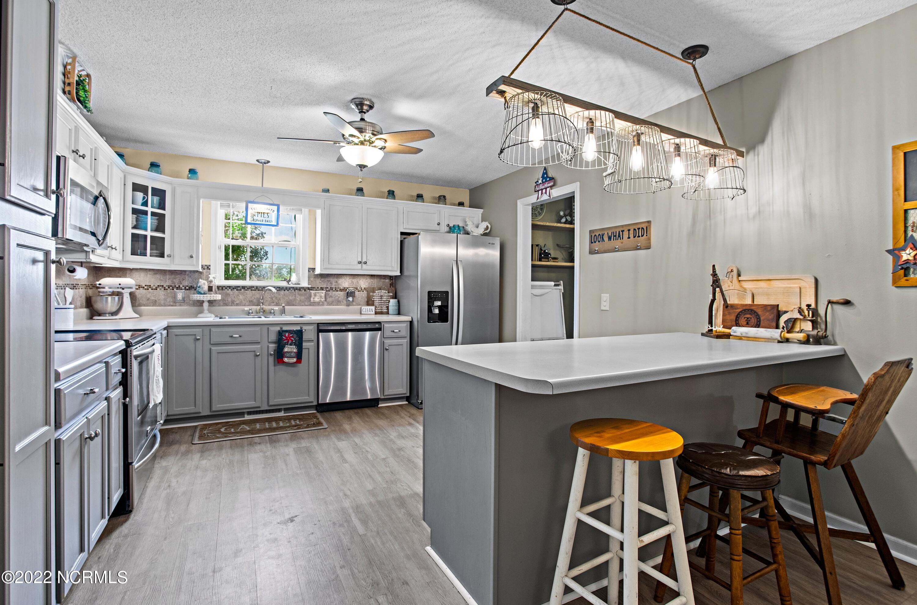 1388 Deppe Loop Road Maysville, NC 28555 - Photo 16 of 29 Kitchen